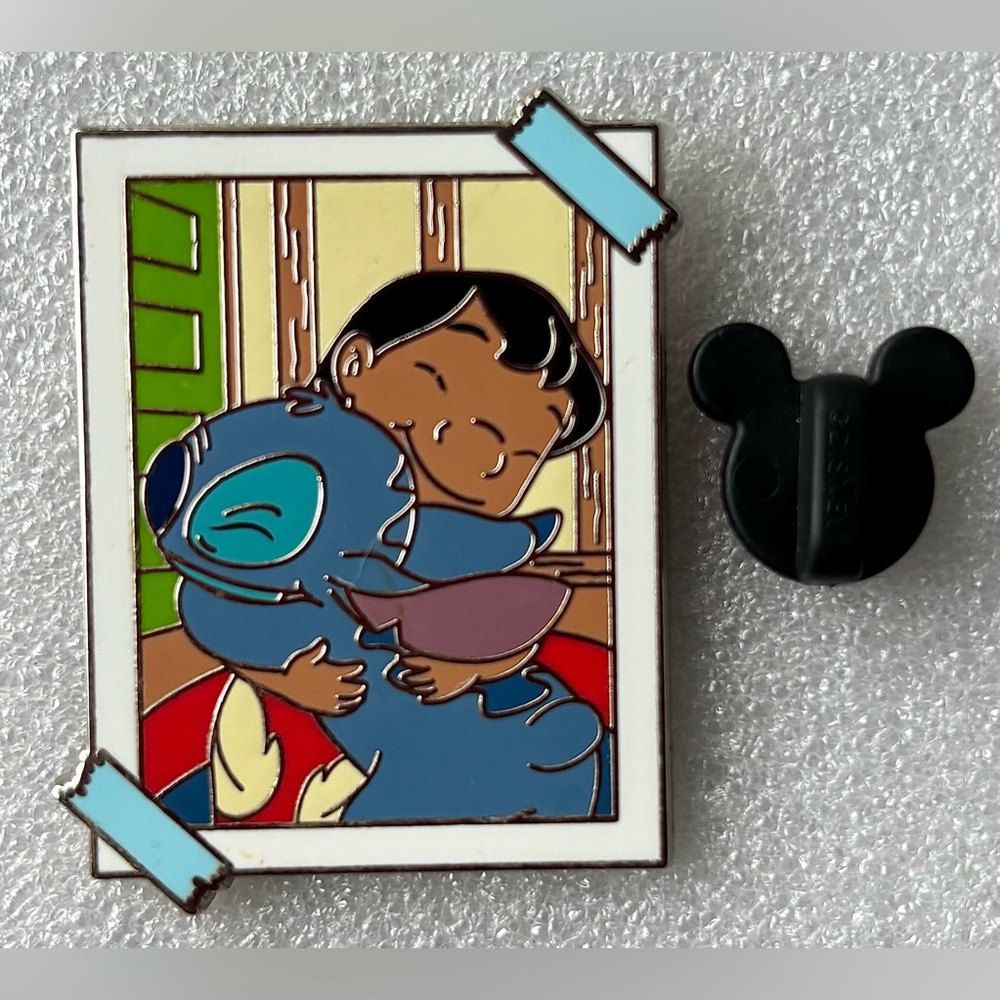 Disney Parks Lilo & Stitch Hugs Trading Pin